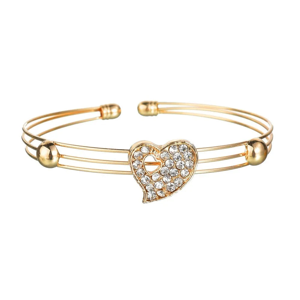 Women's love jewellery set with earrings, pendant and bracelet in gold colour with water drop and bell patterns