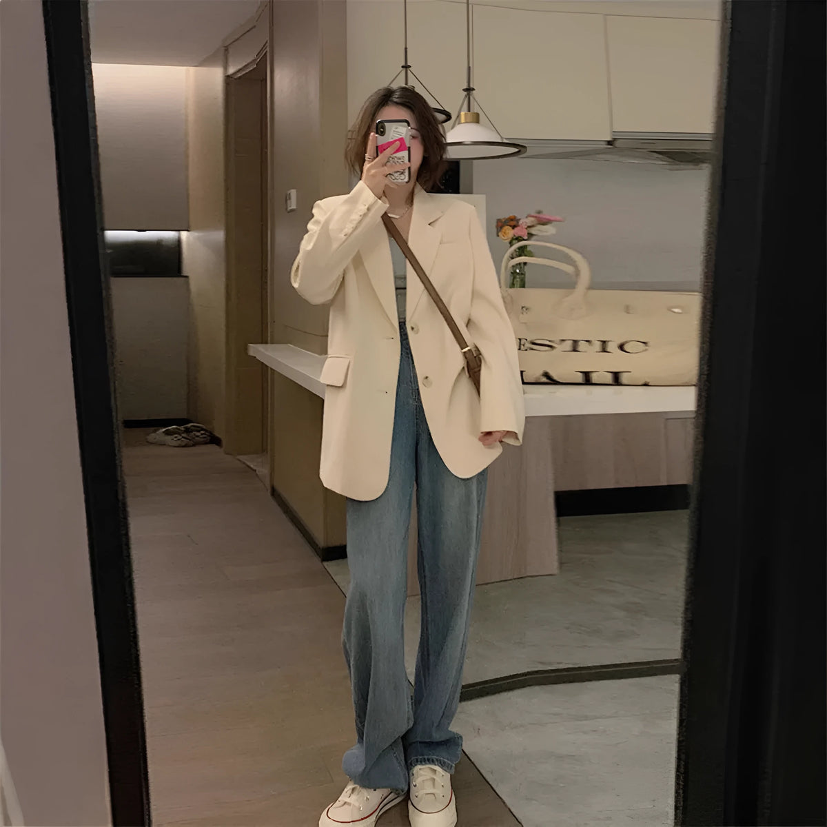 Korean style small suit jacket in polyester fabric with long sleeves and multiple pockets