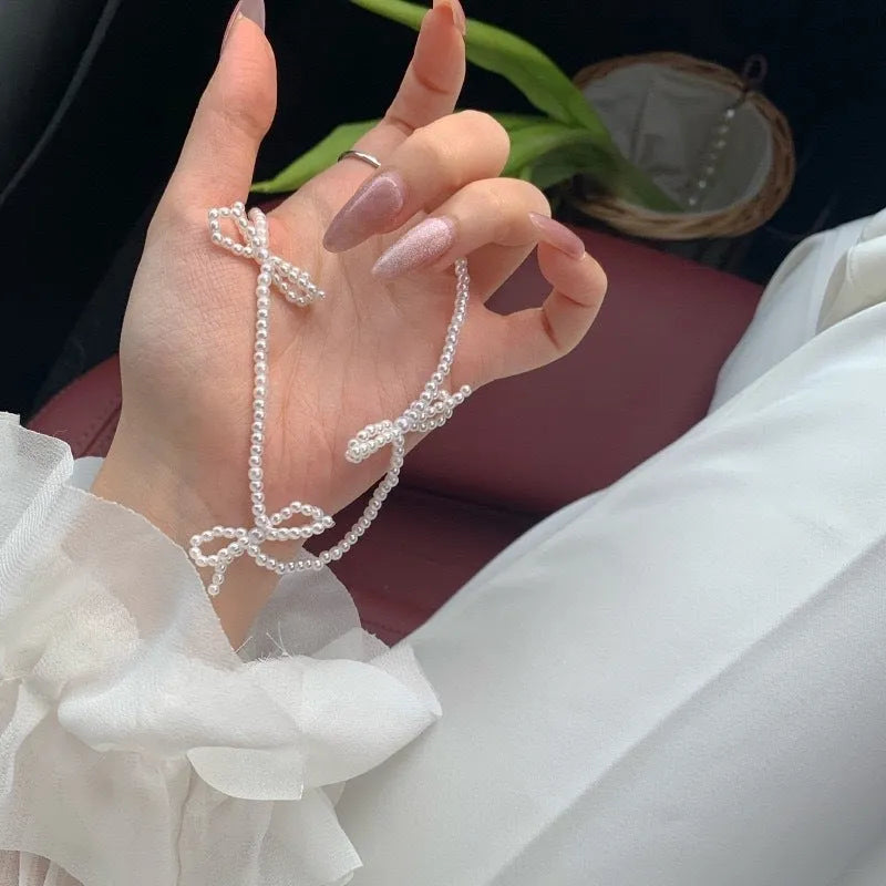 White geometric bow pearl necklace for women with adjustable 31-40cm length