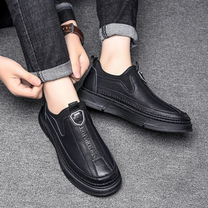Men's solid colour leather casual shoes with round toe in black and brown options