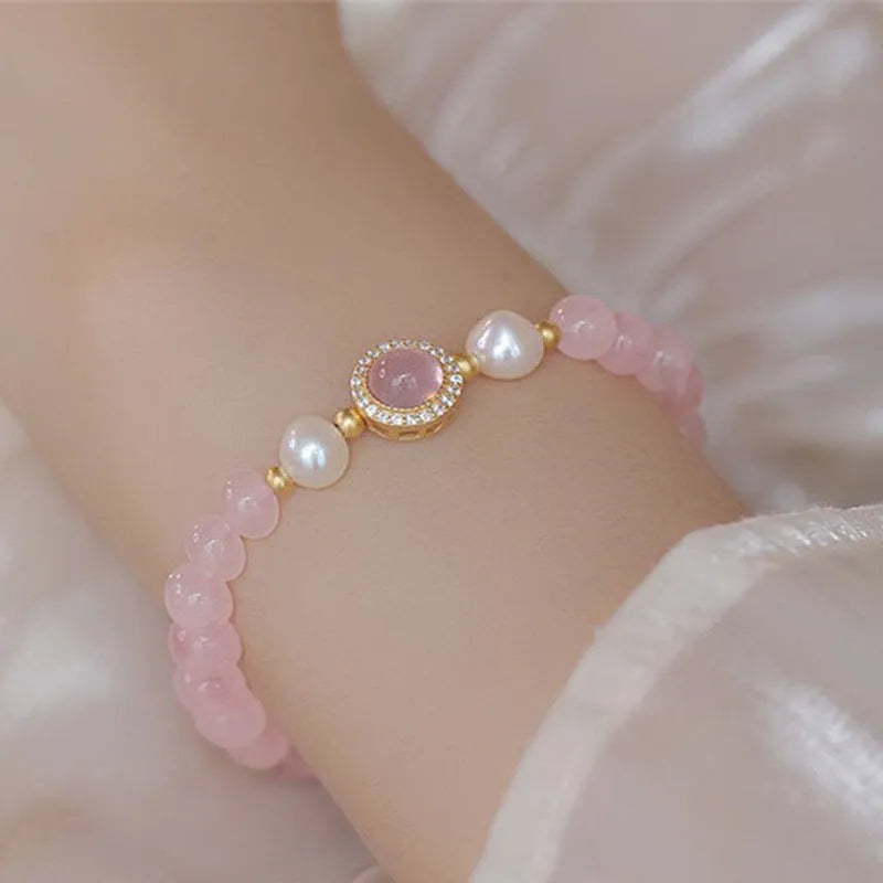 Aquamarine crystal women's bracelet with mixed materials and geometric round elements