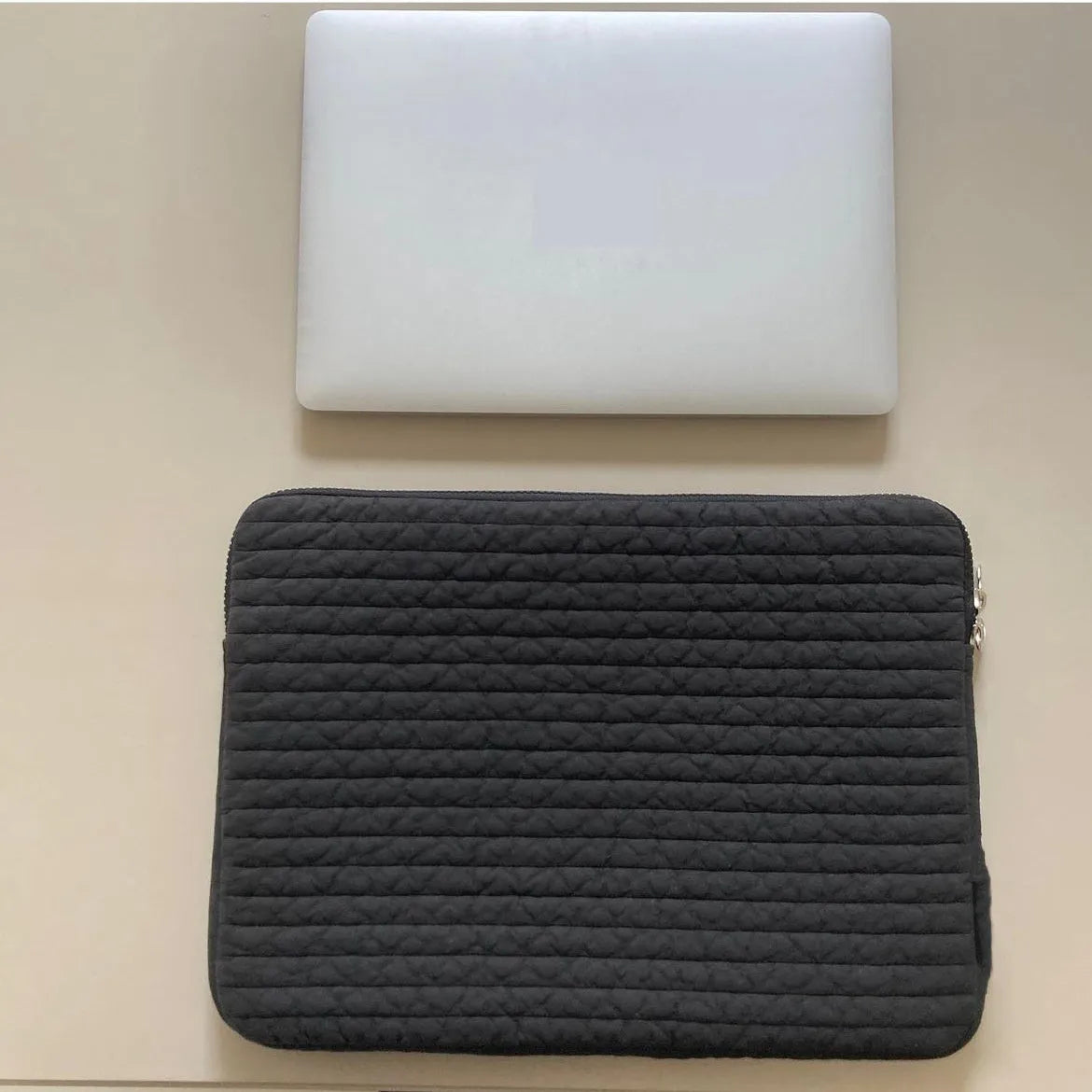 Black and white anti-seismic cotton laptop bag shown in three sizes for tablet protection