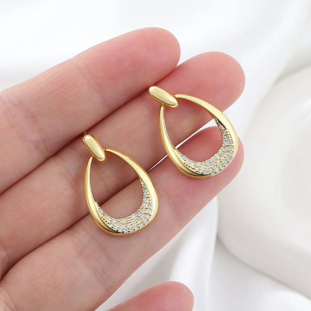 Yellow gold geometric drop-shaped women's copper earrings with colour retention electroplating.