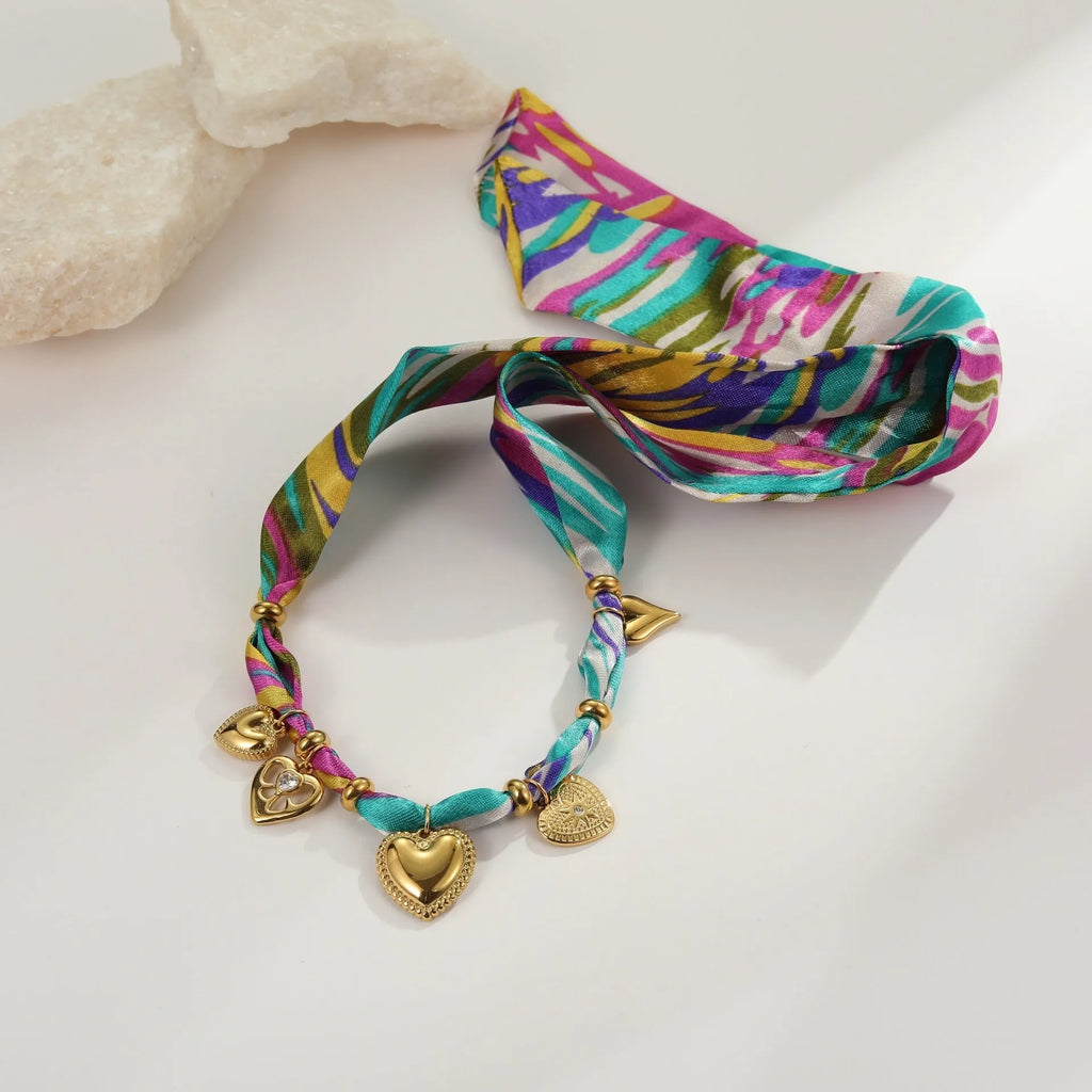 Fashion jewellery set with geometric pendant on stainless steel chain with 18K gold plating