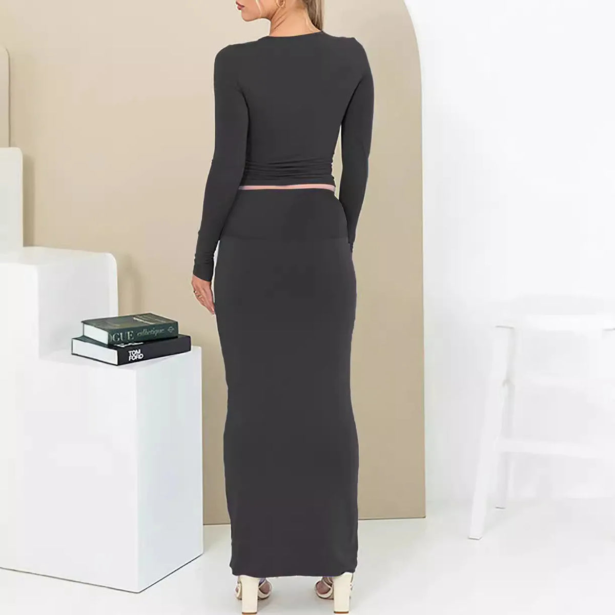 Women's polyester two-piece suit in slim fit with long skirt and three-quarter sleeves