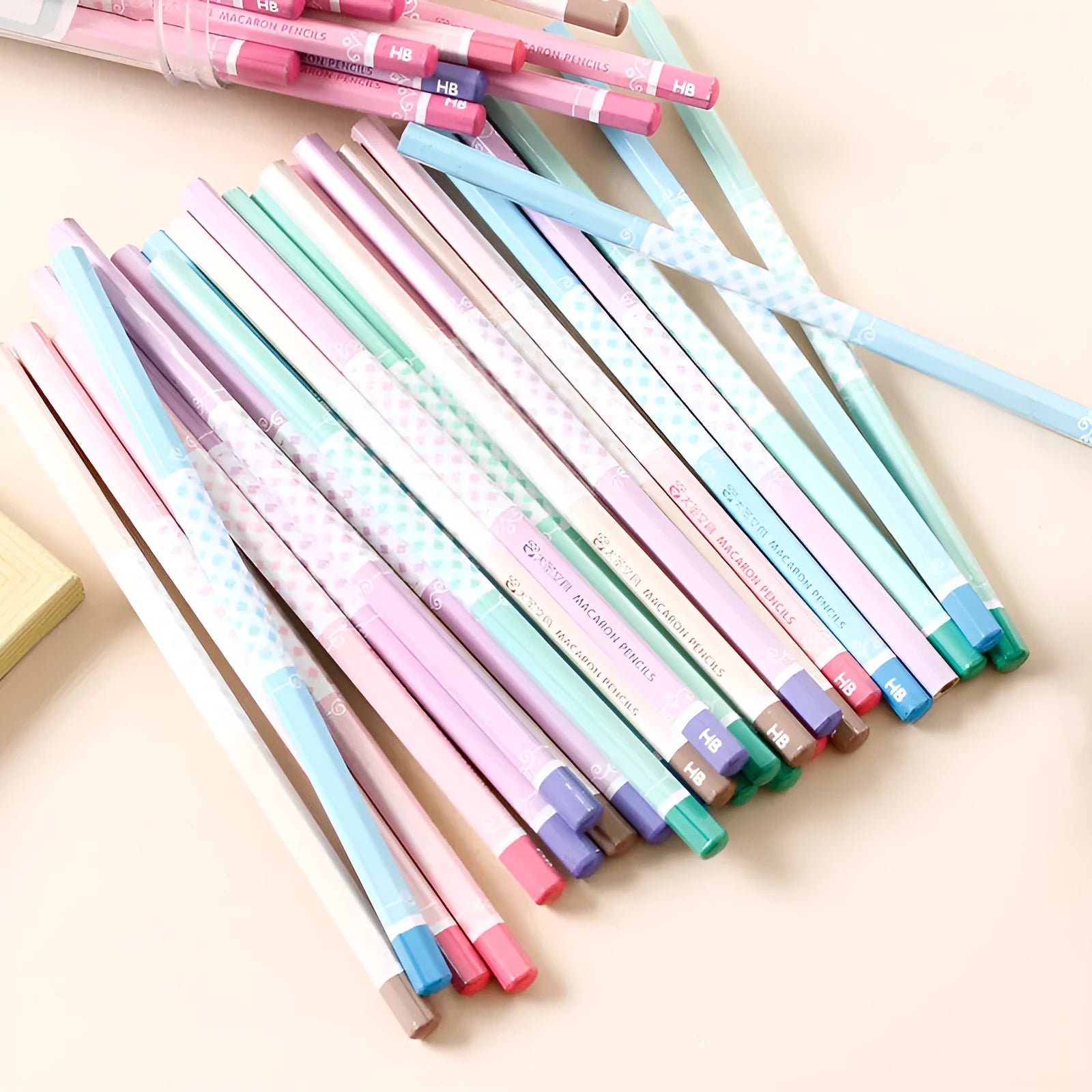 Basswood thermal transfer pencil with six-angle rod design and wooden barrel containing 50 HB refills