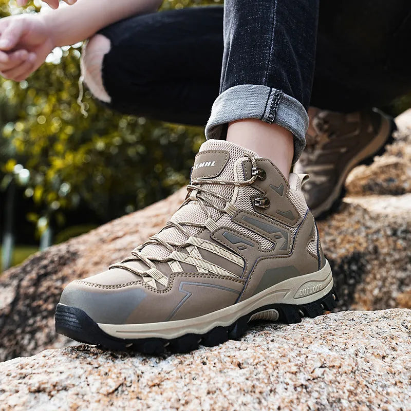 High-top hiking sneakers in black with flannel upper and natural rubber outsole