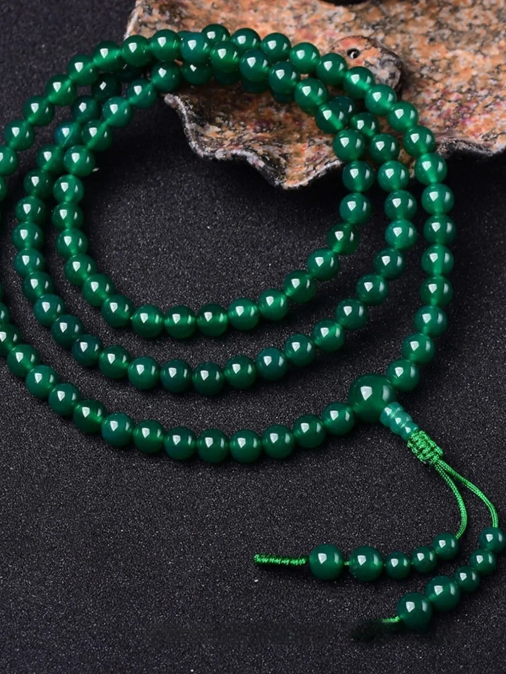 Handmade natural green agate 108-bead bracelet with Thangka pendant on wrist