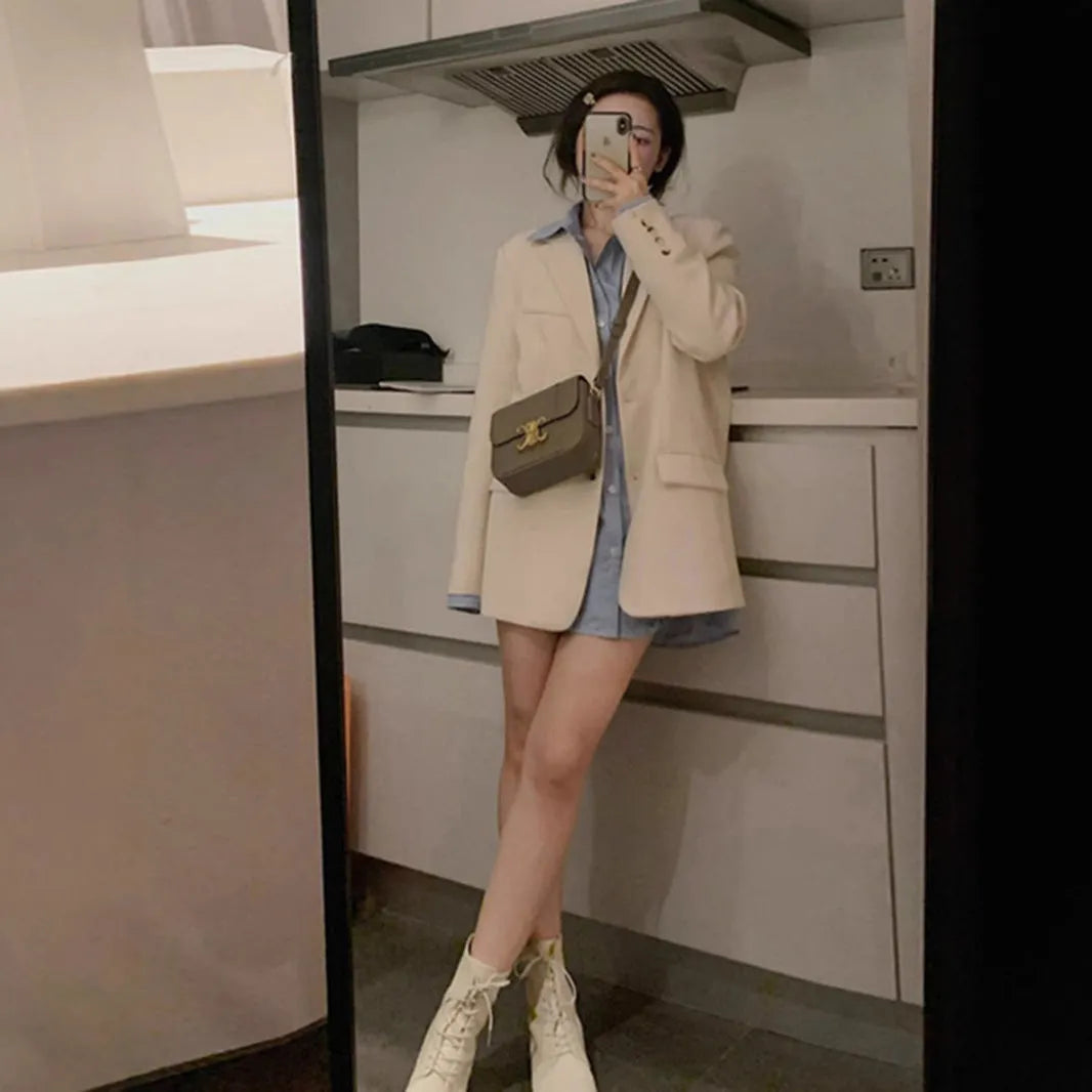 Korean style small suit jacket in polyester fabric with long sleeves and multiple pockets
