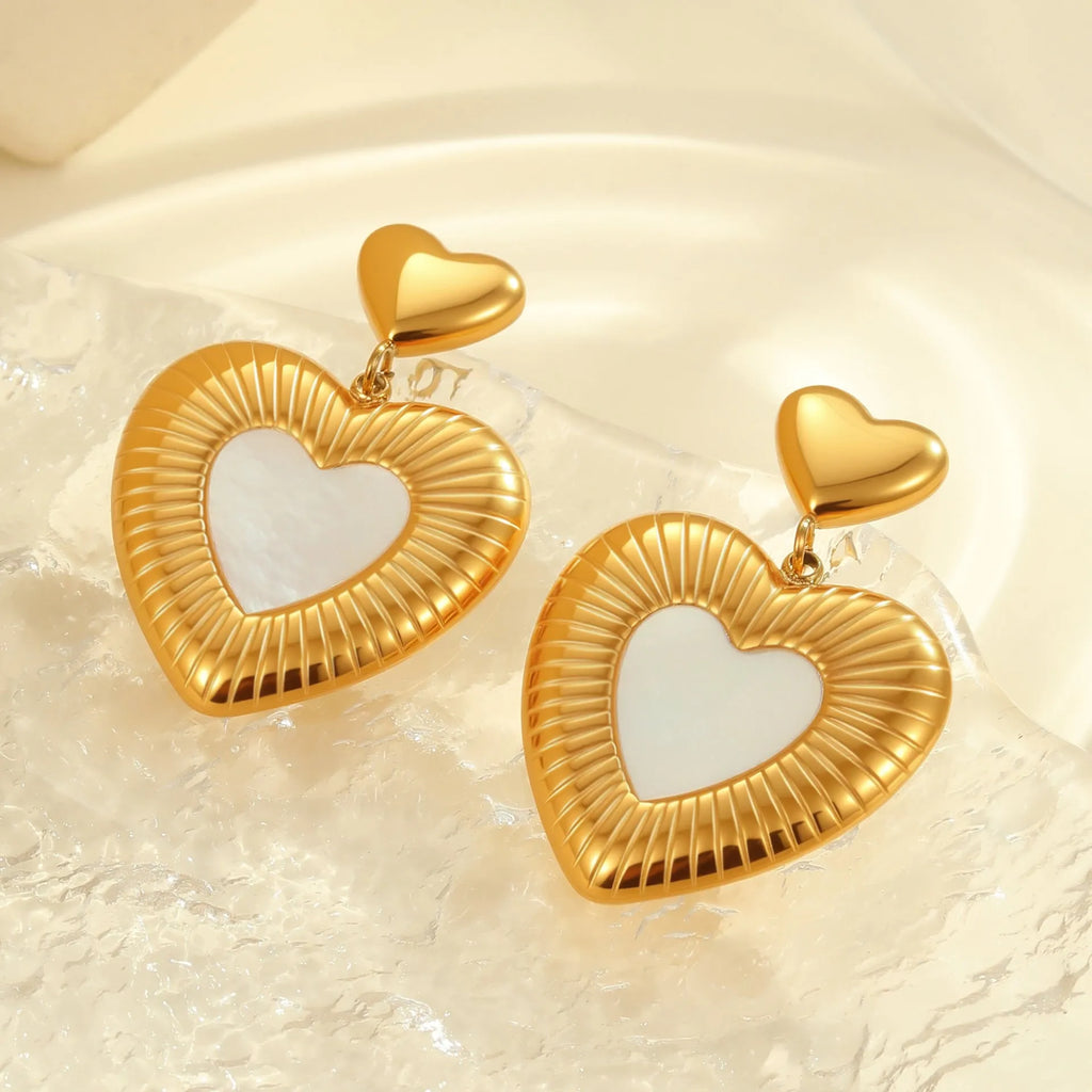Gold heart-shaped women's earrings with fritillary pattern on stainless steel with 18K electroplating