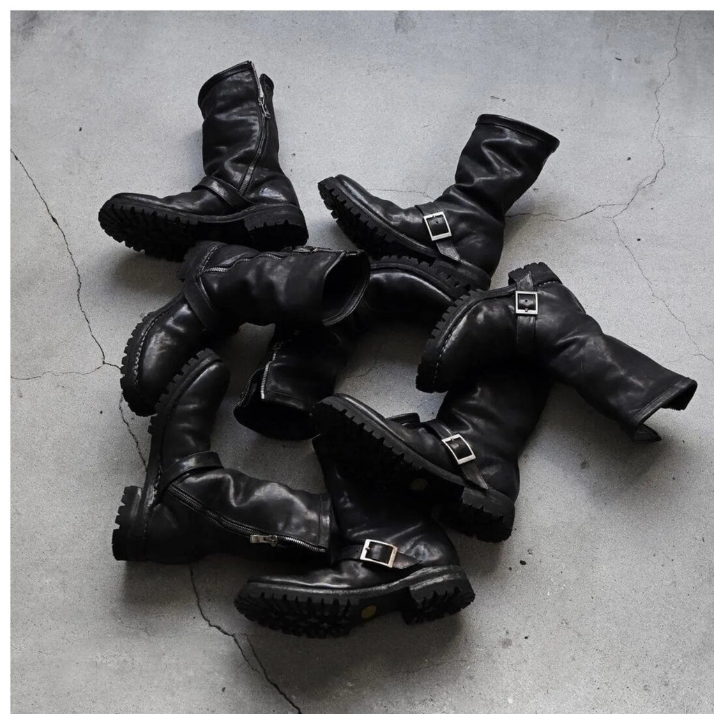 Men's dark retro Martin boots with zip fastening and round toe in black colours