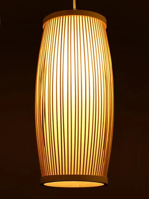 Bamboo plait decorative lamp with natural colour finish and E27 lamp holder