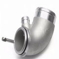 Aluminium turbocharger 90-degree elbow connector for lateral engine positioning