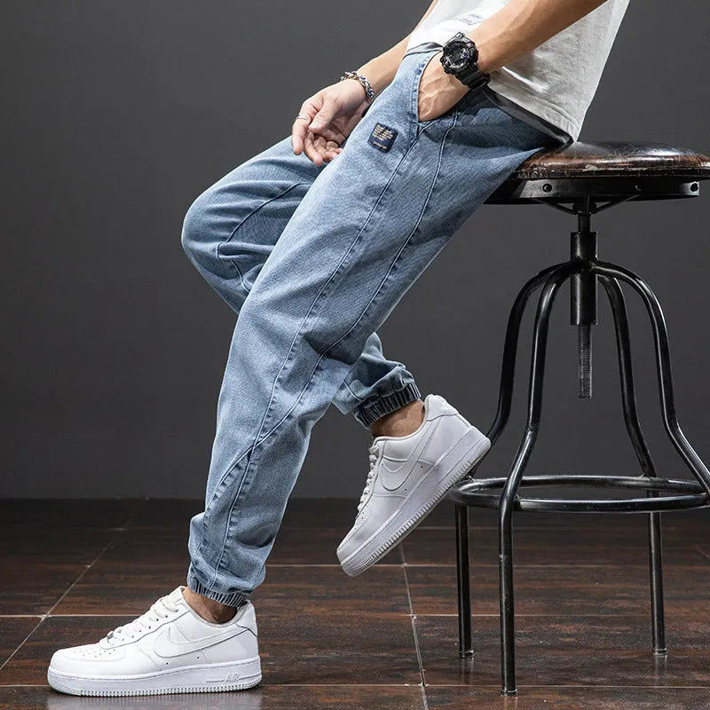 Men's straight leg cargo jeans in blue with micro-elasticity cotton fabric