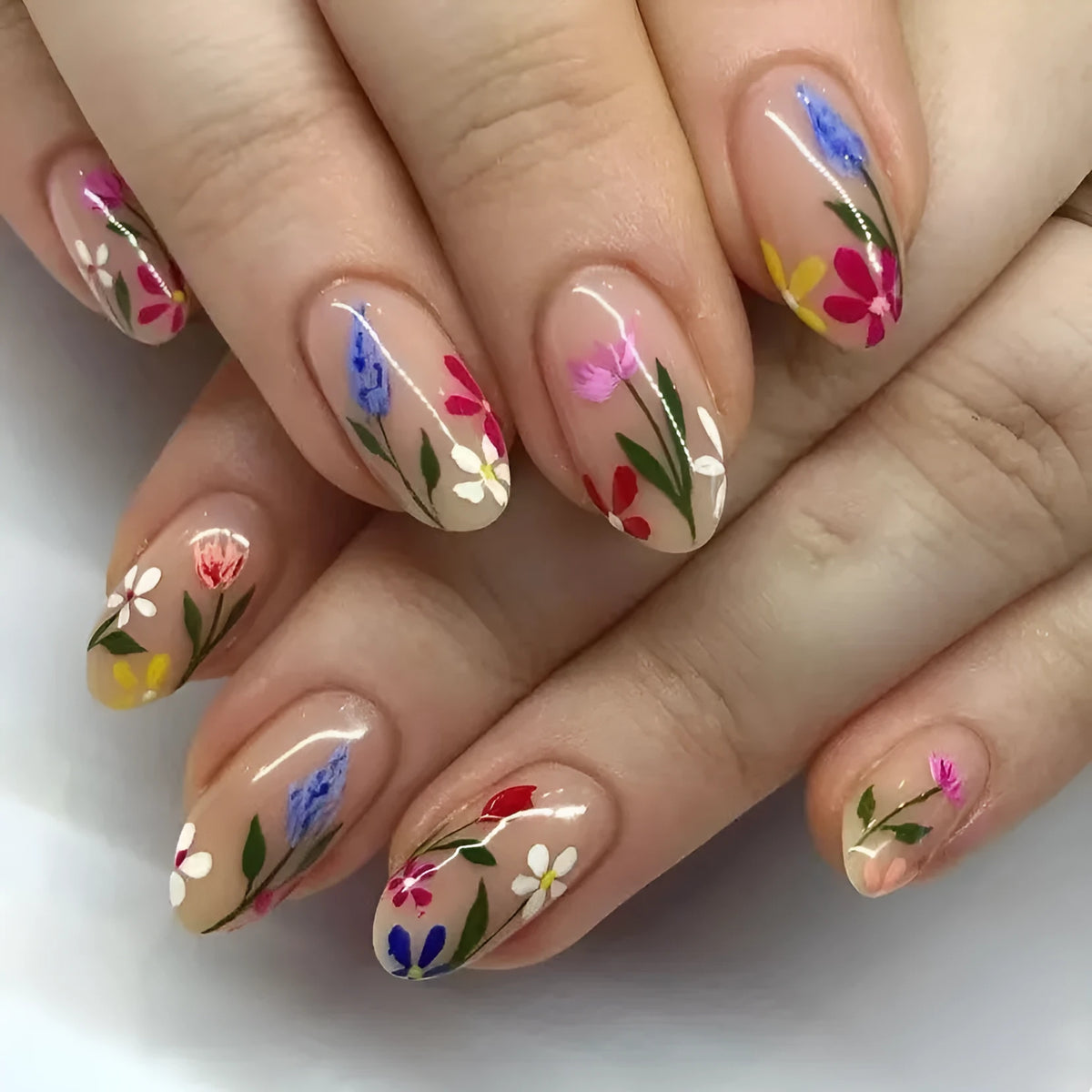 Almond-shaped removable nail art with rose and tulip floral patterns in European and American styling