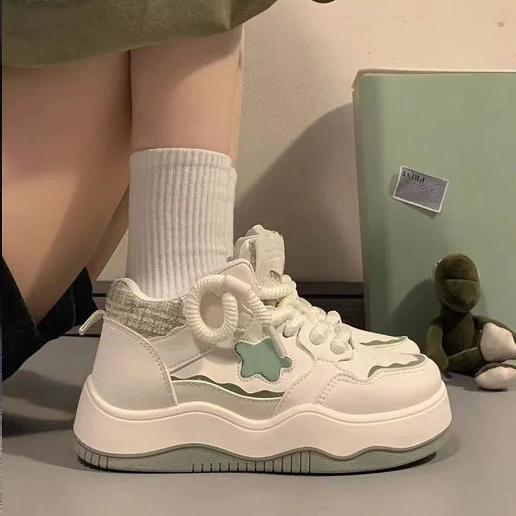 Women's green platform sneakers with round toe and lace-up front, artificial PU upper with patent leather finish