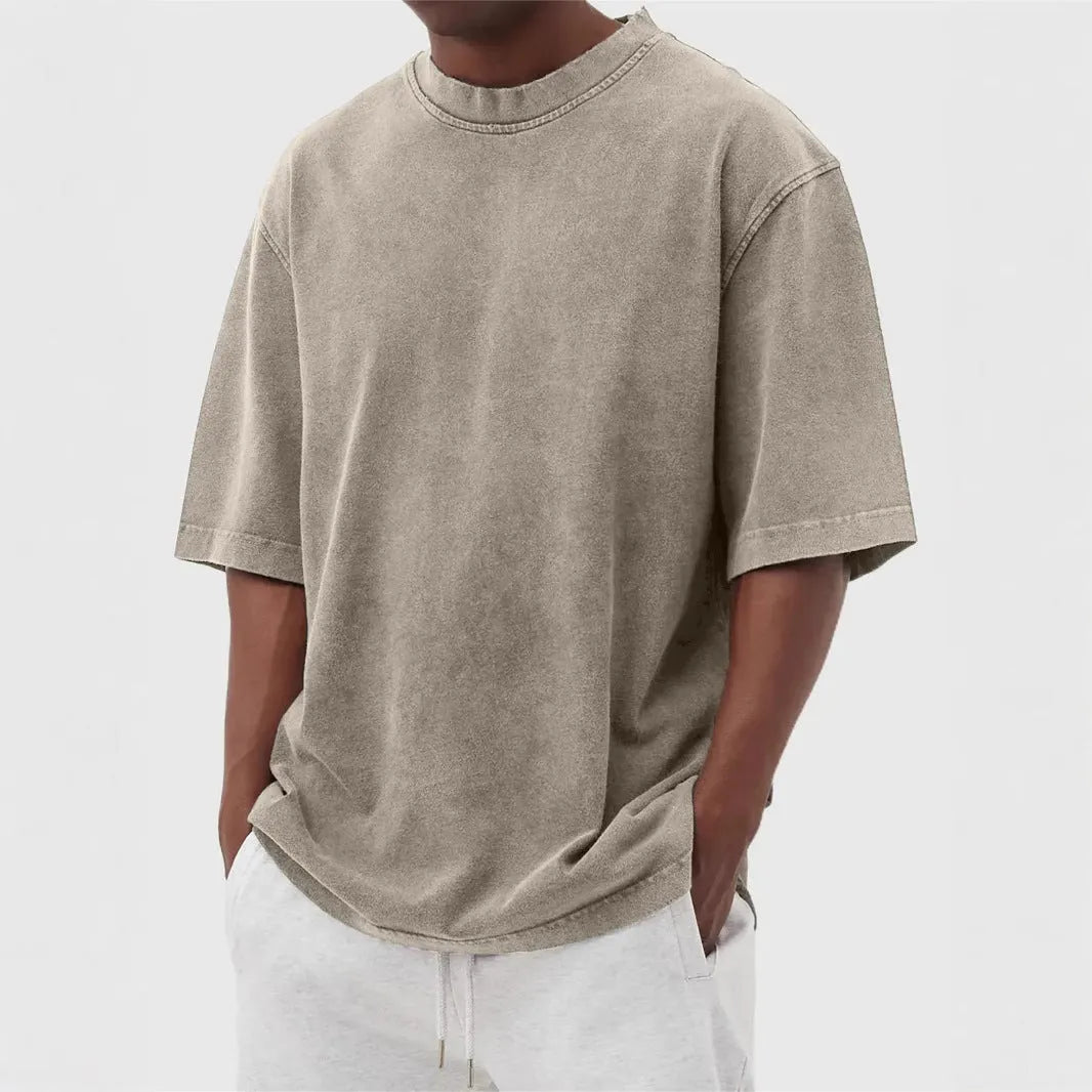 Men's stonewash distressed polyester pullover T-shirt in solid colour with loose fit and half sleeves