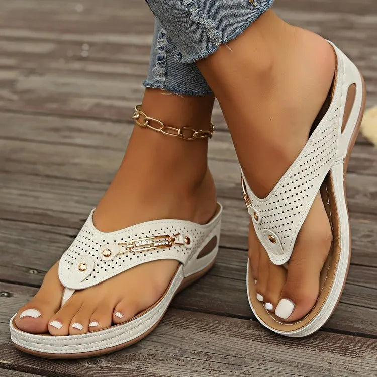 Women's retro flip-flops with herringbone strap design in multiple colours