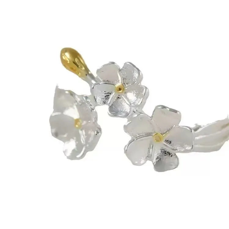 Adjustable open mouth jasmine flower ring in zinc alloy with electroplated finish
