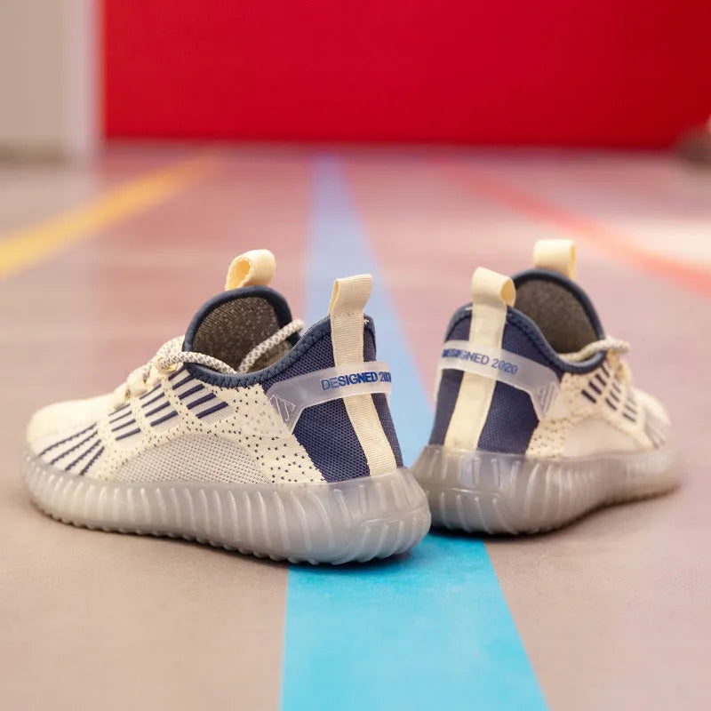 Men's white flying fabric sports shoes with mesh lining and platform heel design