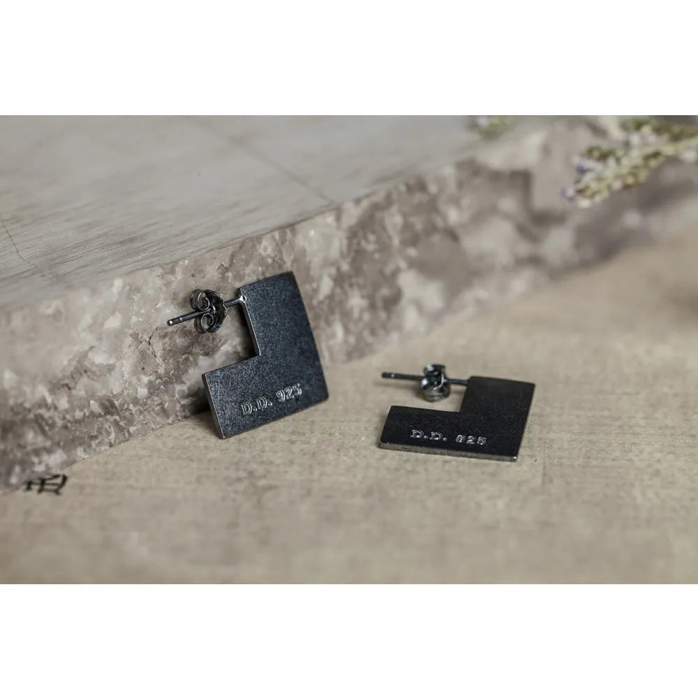 Oxidation black geometric square earrings with 16mm size and silver alloy construction