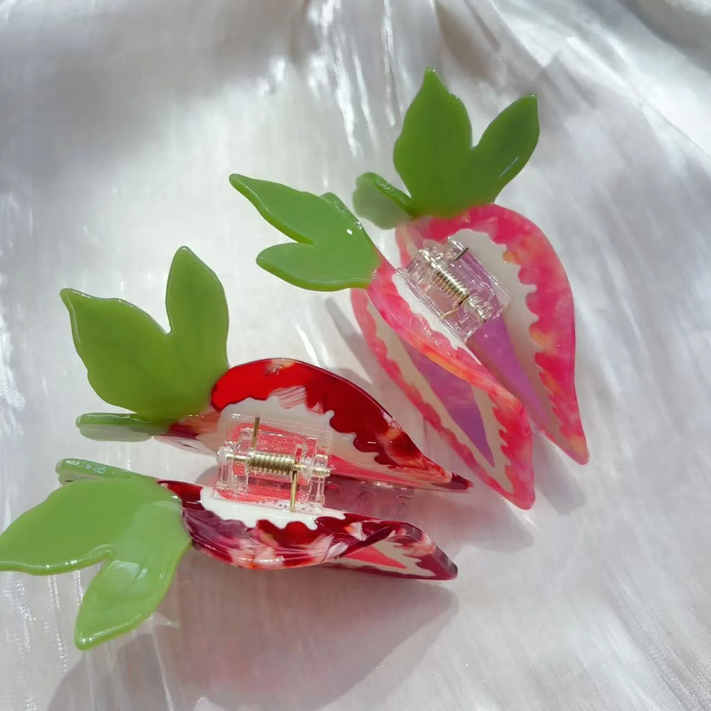 Strawberry-shaped hairpin in red and pink colours with pastoral style