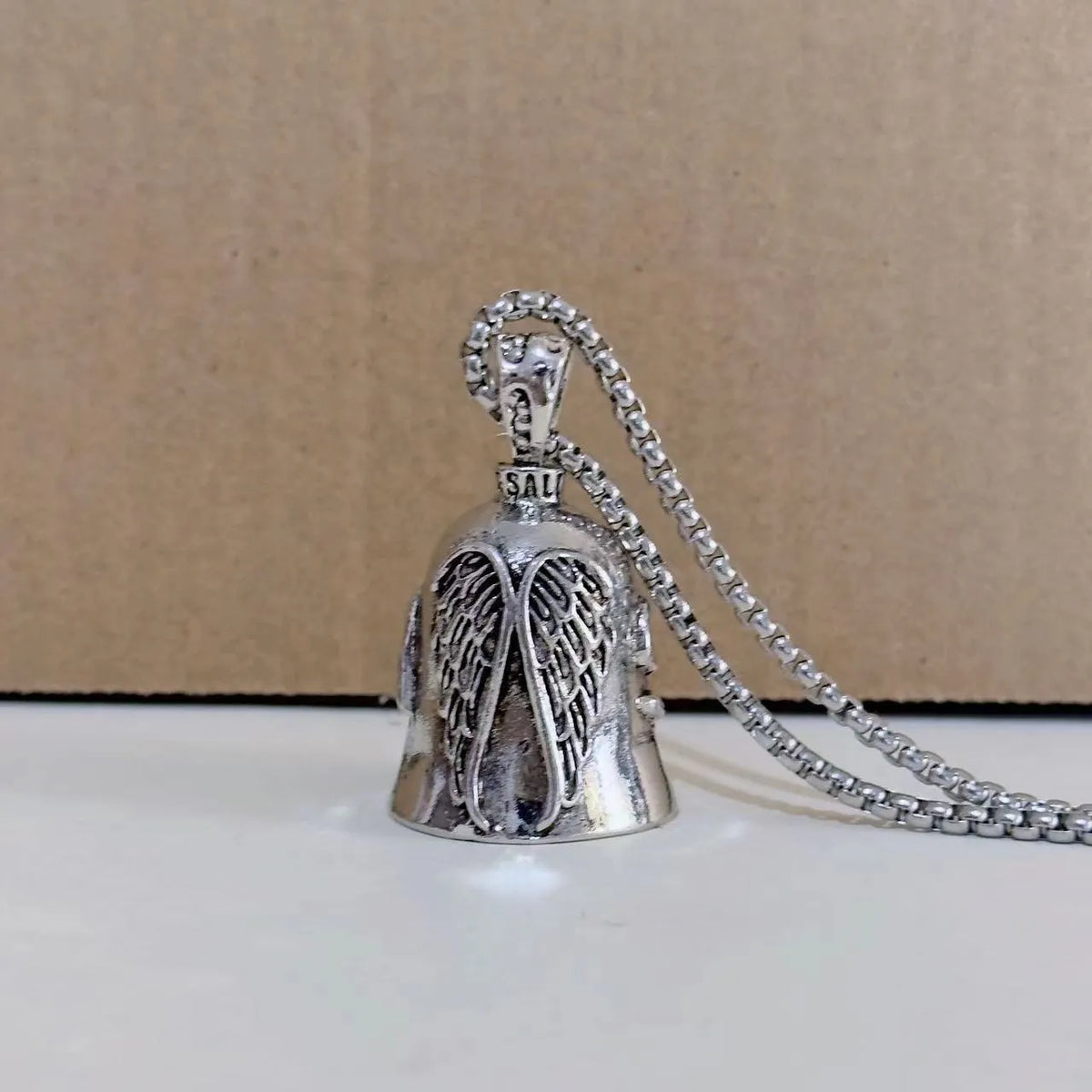 White vintage angel wings necklace and keychain set with electroplated alloy feather pendant
