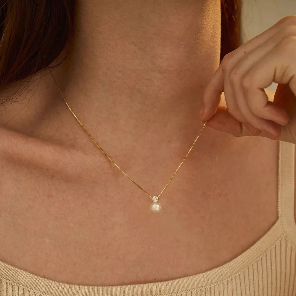 Women's stainless steel necklace with imitation pearl and zircon pendant in gold colour