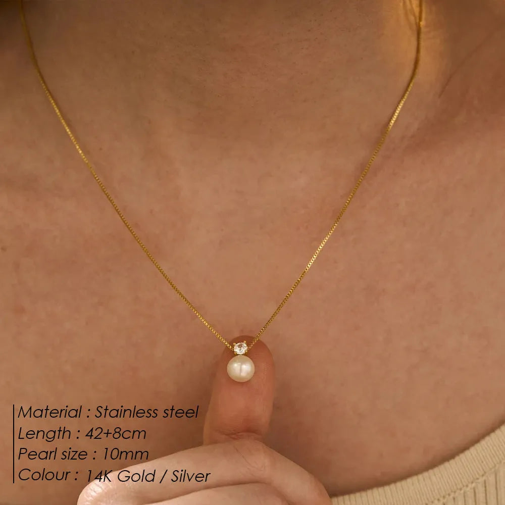 Women's stainless steel necklace with imitation pearl and zircon pendant in gold colour