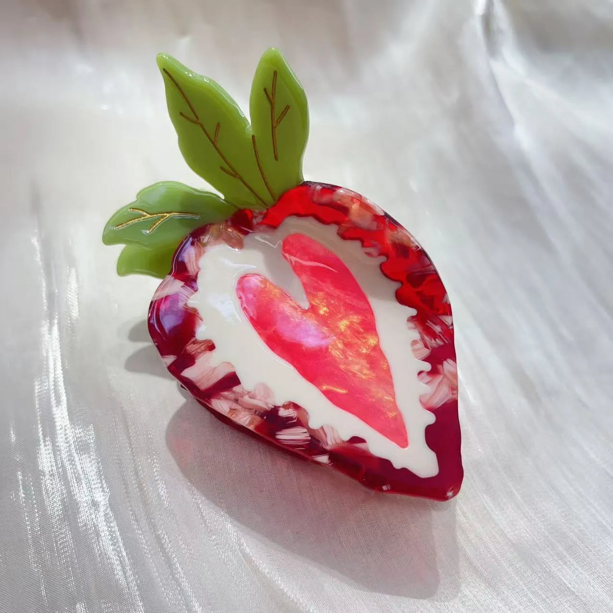 Strawberry-shaped hairpin in red and pink colours with pastoral style