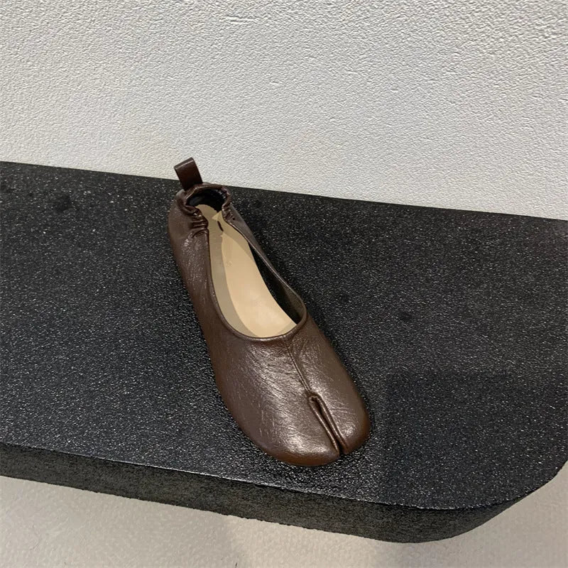 Women's black split toe horseshoe pumps with chunky heel and round toe Korean style design