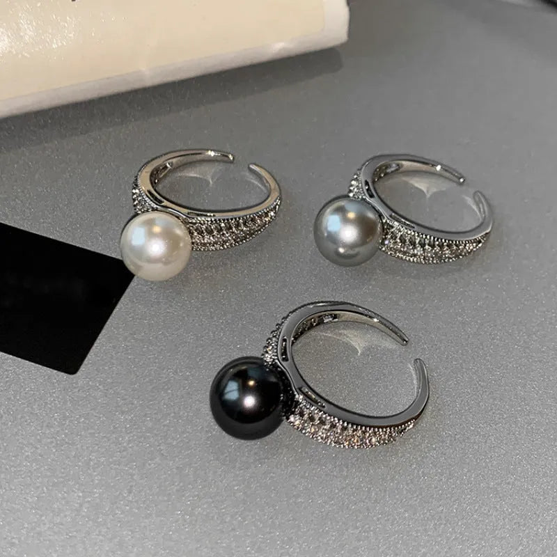 Adjustable open ring with geometric black pearl design on index finger