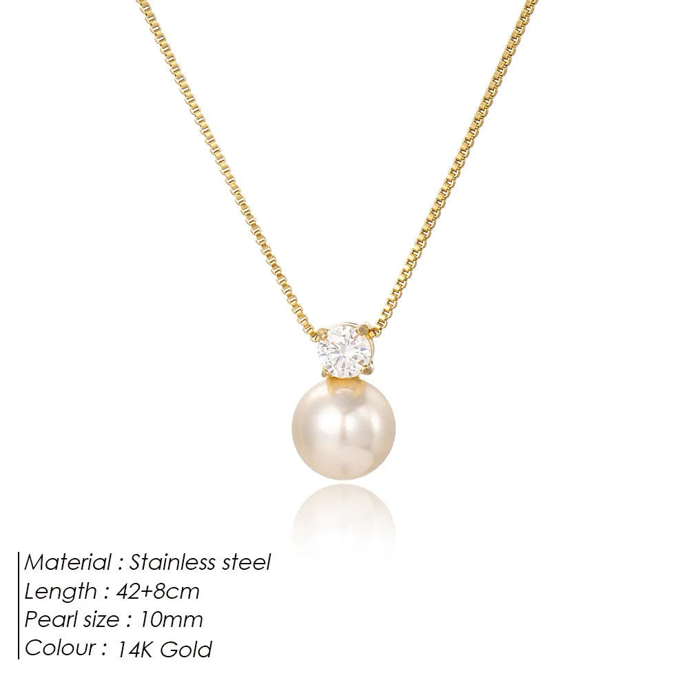 Women's stainless steel necklace with imitation pearl and zircon pendant in gold colour