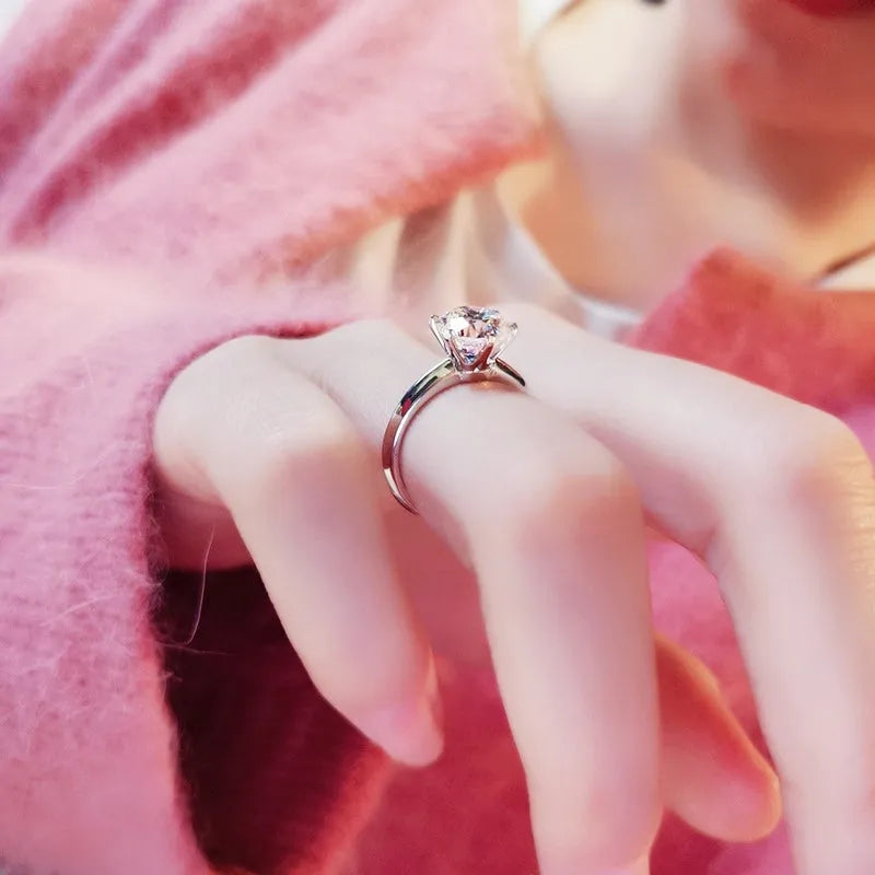 White gold plated six-claw zircon ring on a geometric white copper band.