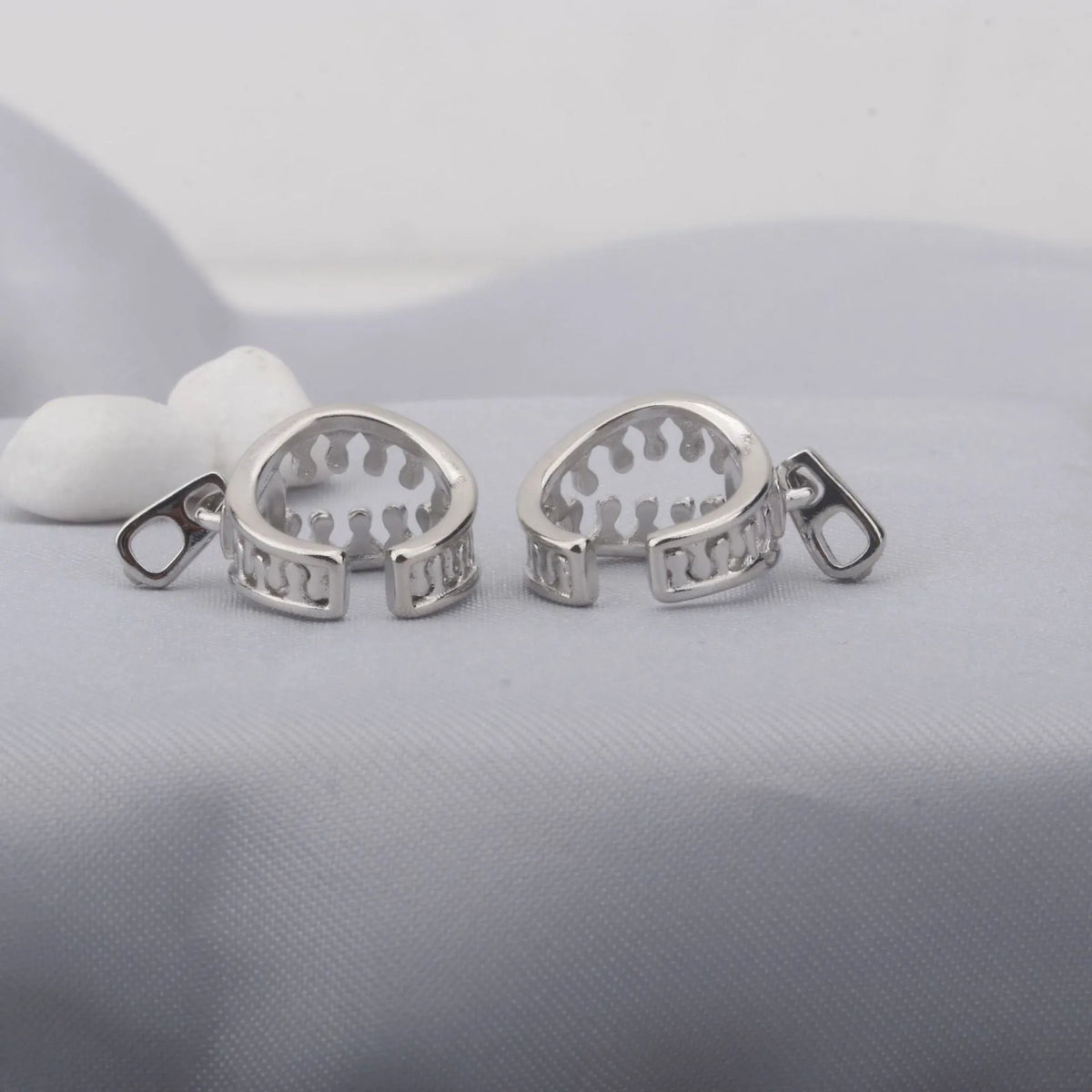 Copper geometric ear bone clips with zipper design in silver ES862 colour