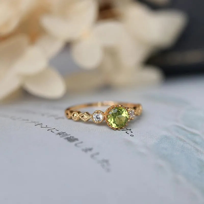 Copper geometric ring with quadrilateral design and imitation peridot centre in Japanese retro style