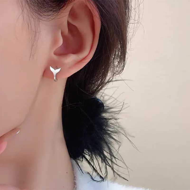 Women's fishtail design earrings in electroplated copper with white gold or yellow gold finish