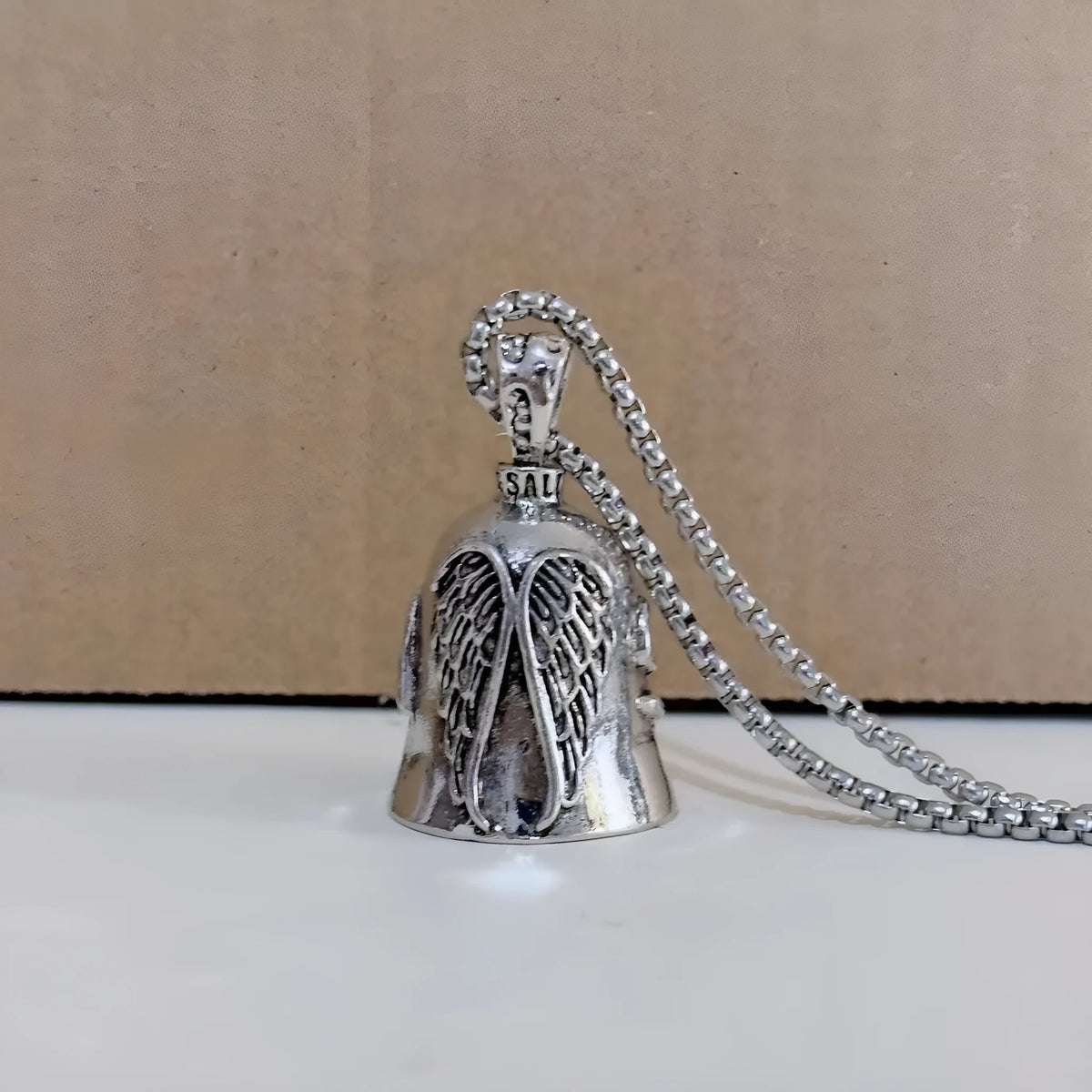 White vintage angel wings necklace and keychain set with electroplated alloy feather pendant