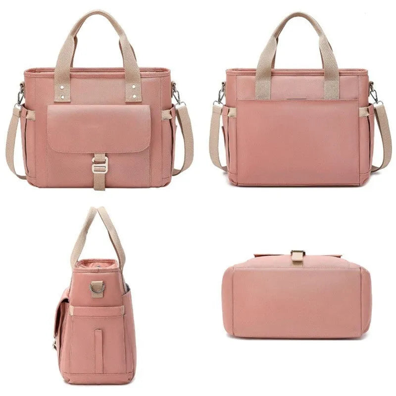 Cube-shaped Oxford cloth picnic bag with a removable shoulder strap and side pocket in pink.