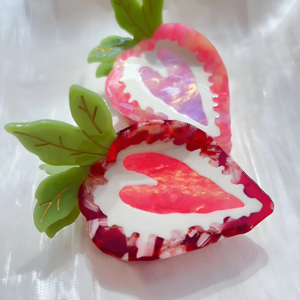 Strawberry-shaped hairpin in red and pink colours with pastoral style