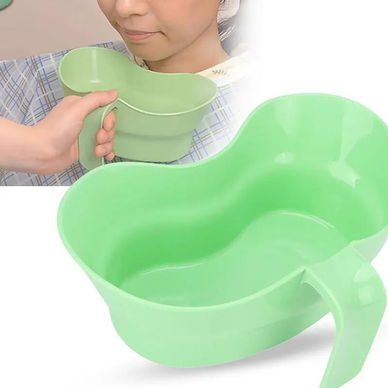 Green plastic gargle cup for bedridden patient nursing care
