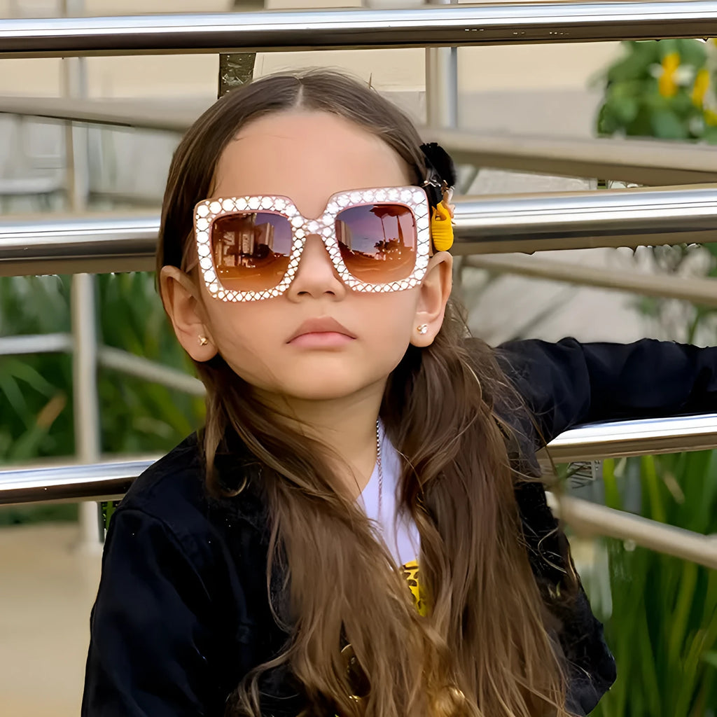 Plastic box sunglasses with fashion personality trend design in various colour combinations