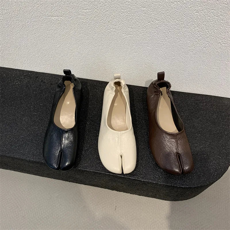 Women's black split toe horseshoe pumps with chunky heel and round toe Korean style design