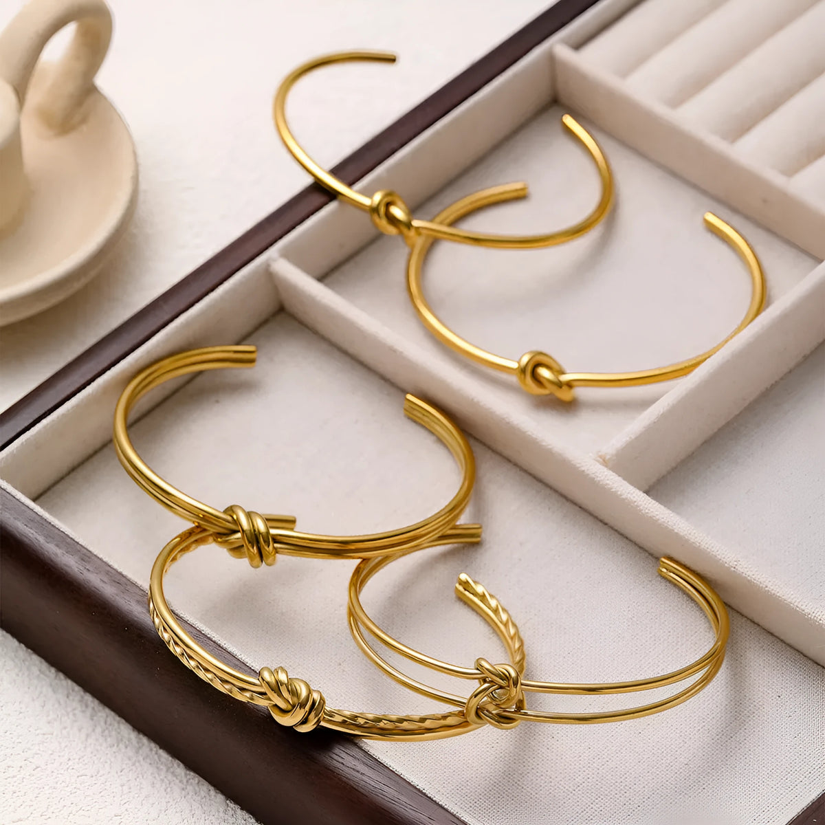 Adjustable knotted C-shaped double-layer bracelet in stainless steel with gold plating