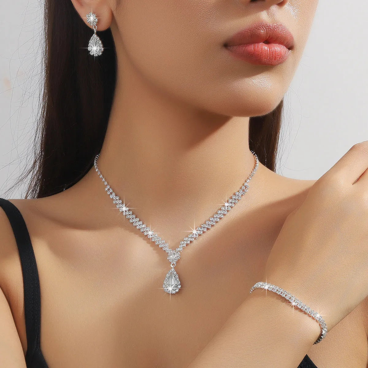 Claw chain necklace and earrings set with drop-shaped rhinestone pendants in multiple colour options