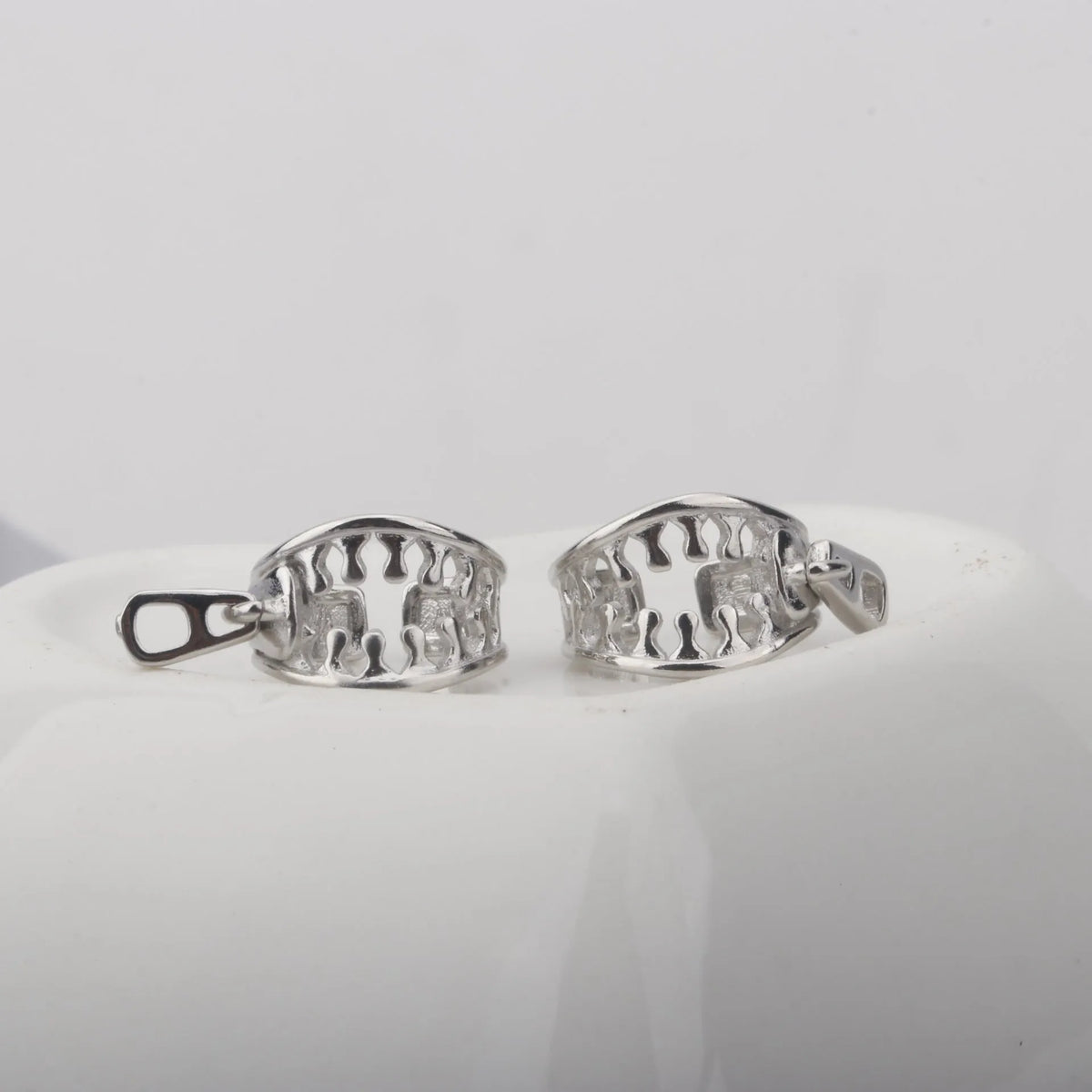 Copper geometric ear bone clips with zipper design in silver ES862 colour