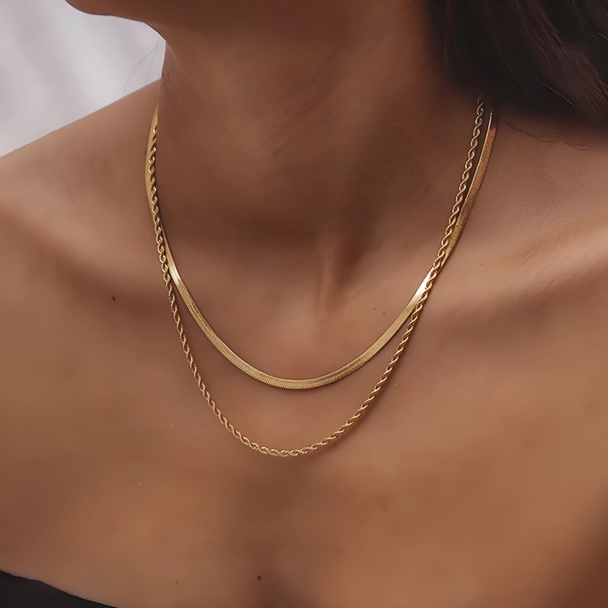 Close-up of a women's retro geometric line double-layer twist necklace with an adjustable stainless steel chain.