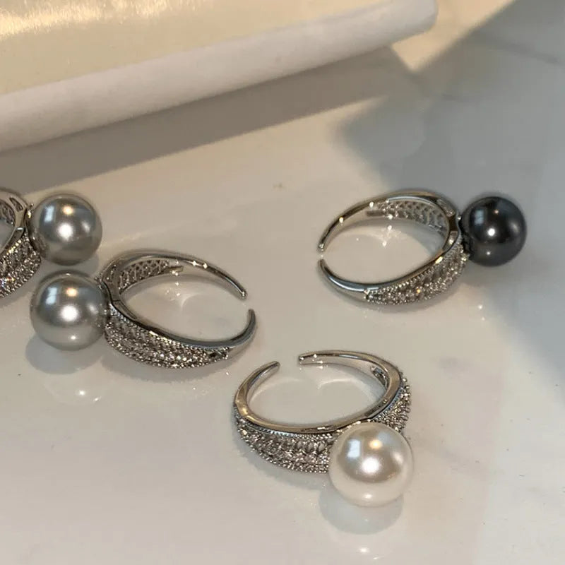 Adjustable open ring with geometric black pearl design on index finger