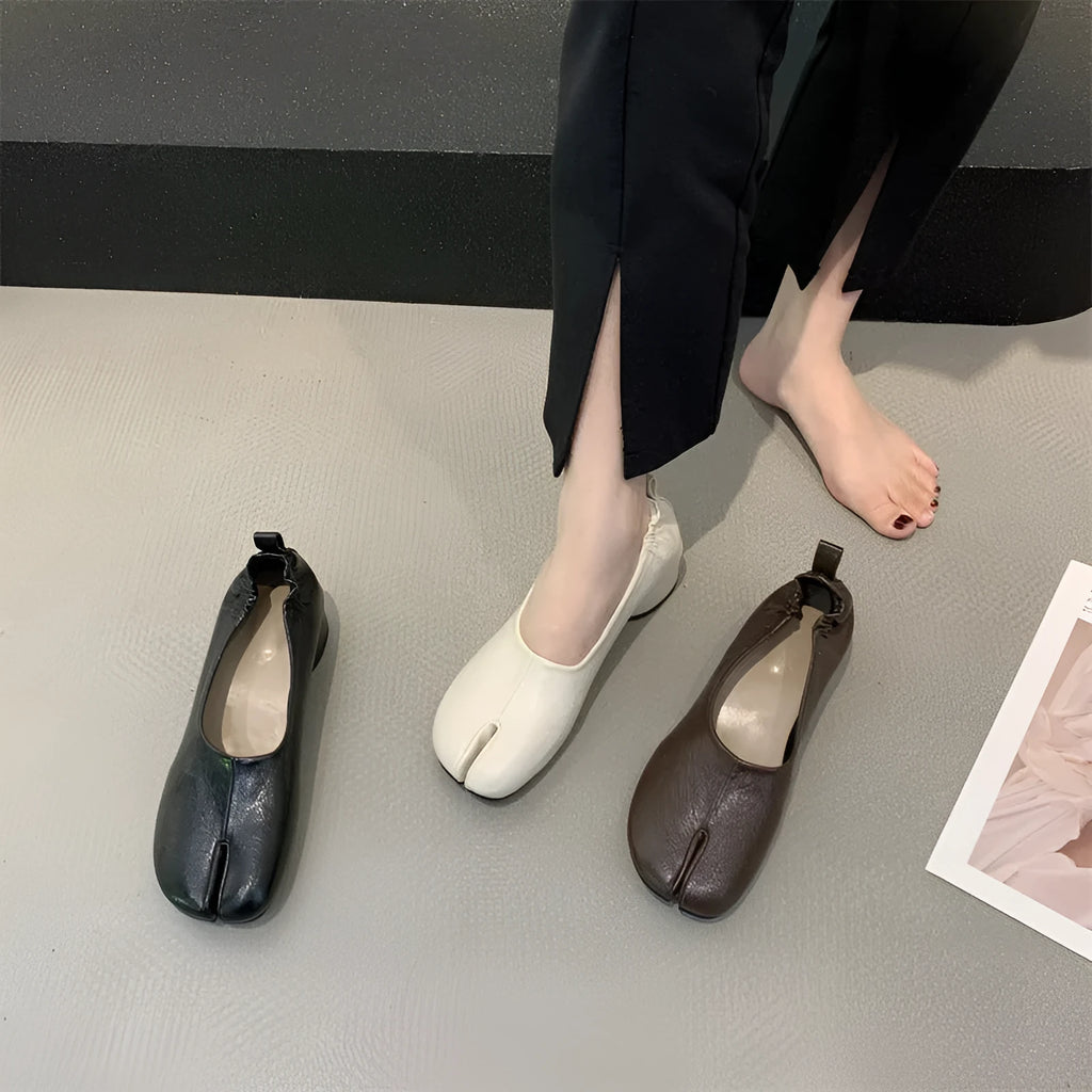 Women's black split toe horseshoe pumps with chunky heel and round toe Korean style design