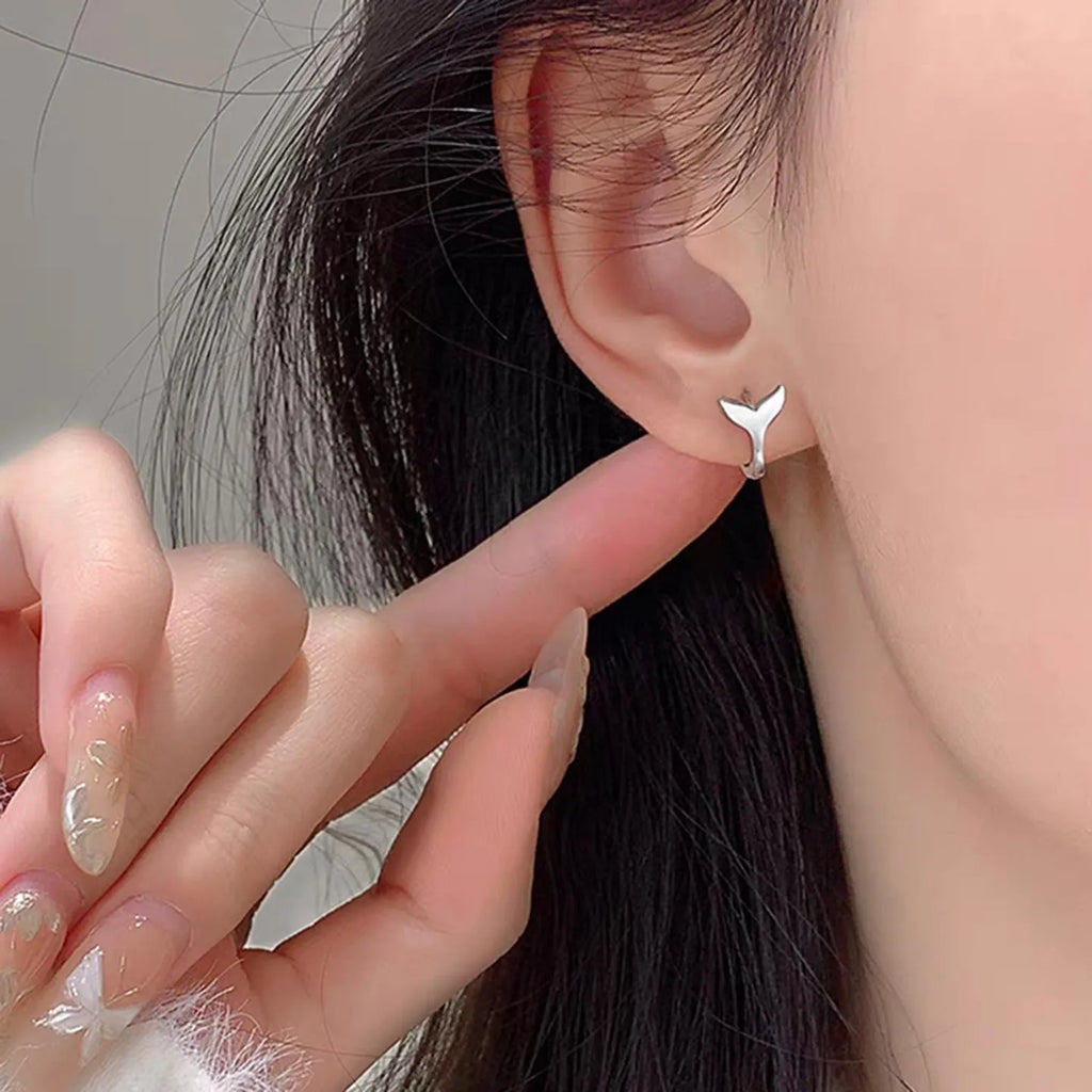 Women's fishtail design earrings in electroplated copper with white gold or yellow gold finish